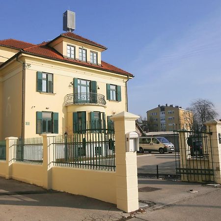 Hotel Vila Katrca Lublana Zewnętrze zdjęcie